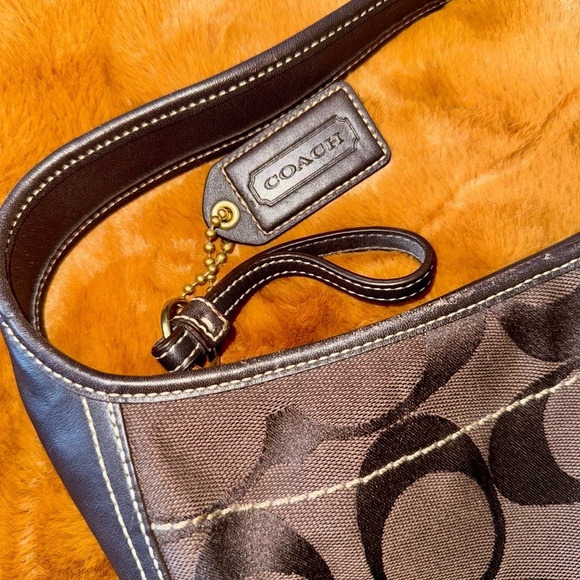 COACH (2002) Brown Signature Shoulder Bag - Picture 3 of 5